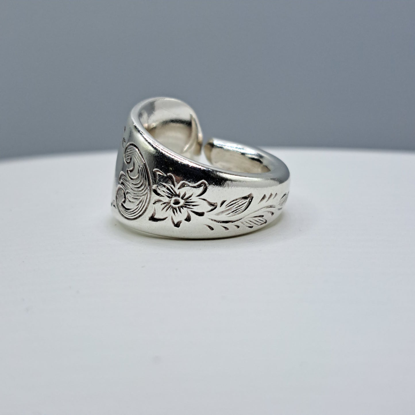Handmade vintage spoon ring made from Queen Mary 1940 silverplate pattern size 6