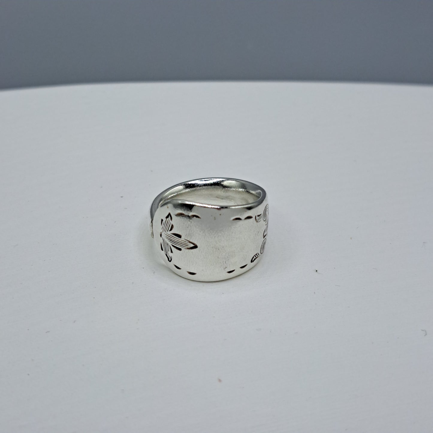 Handmade vintage spoon ring made from Queen Mary 1940 silverplate pattern size 4.75