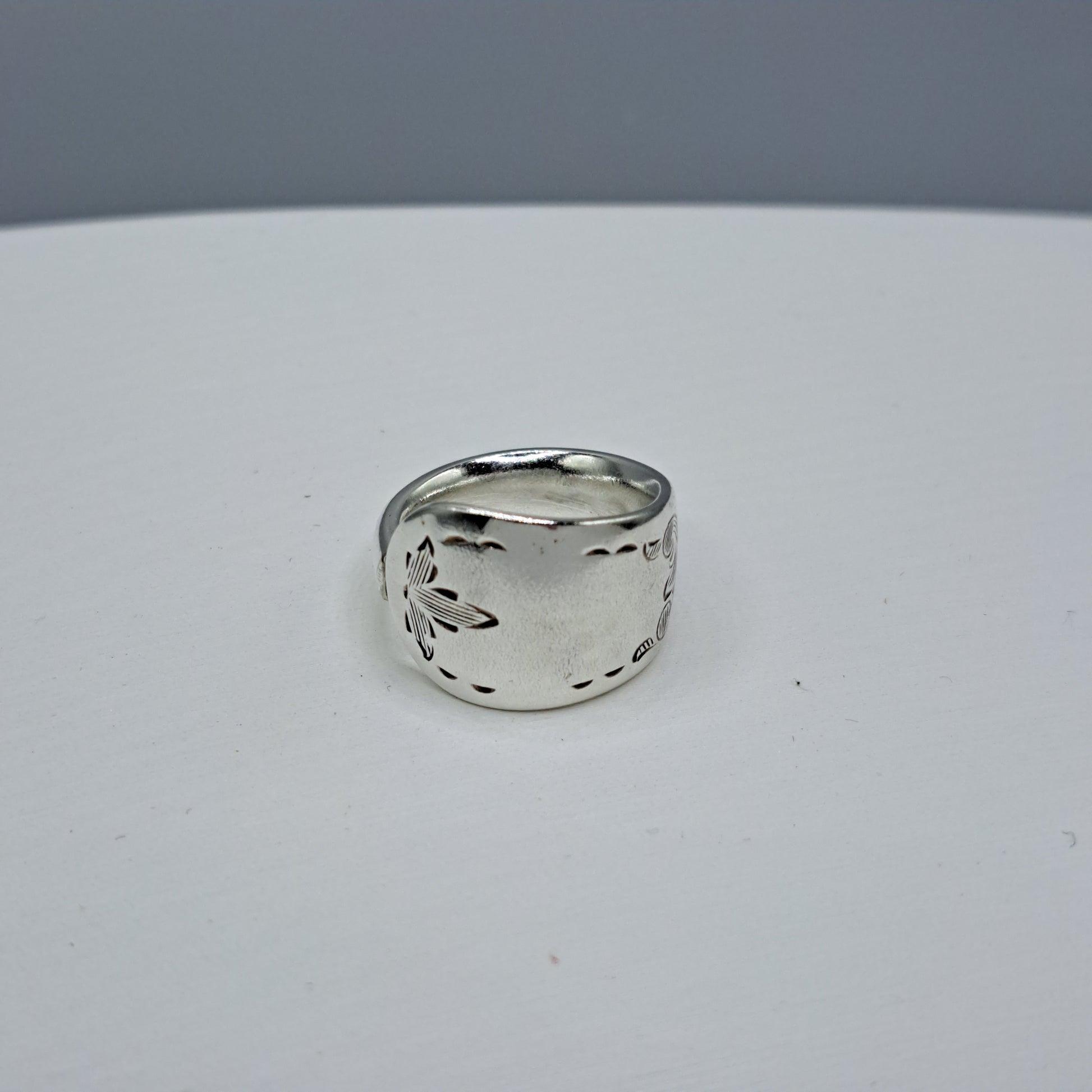 Handmade vintage spoon ring made from Queen Mary 1940 silverplate pattern size 4.75