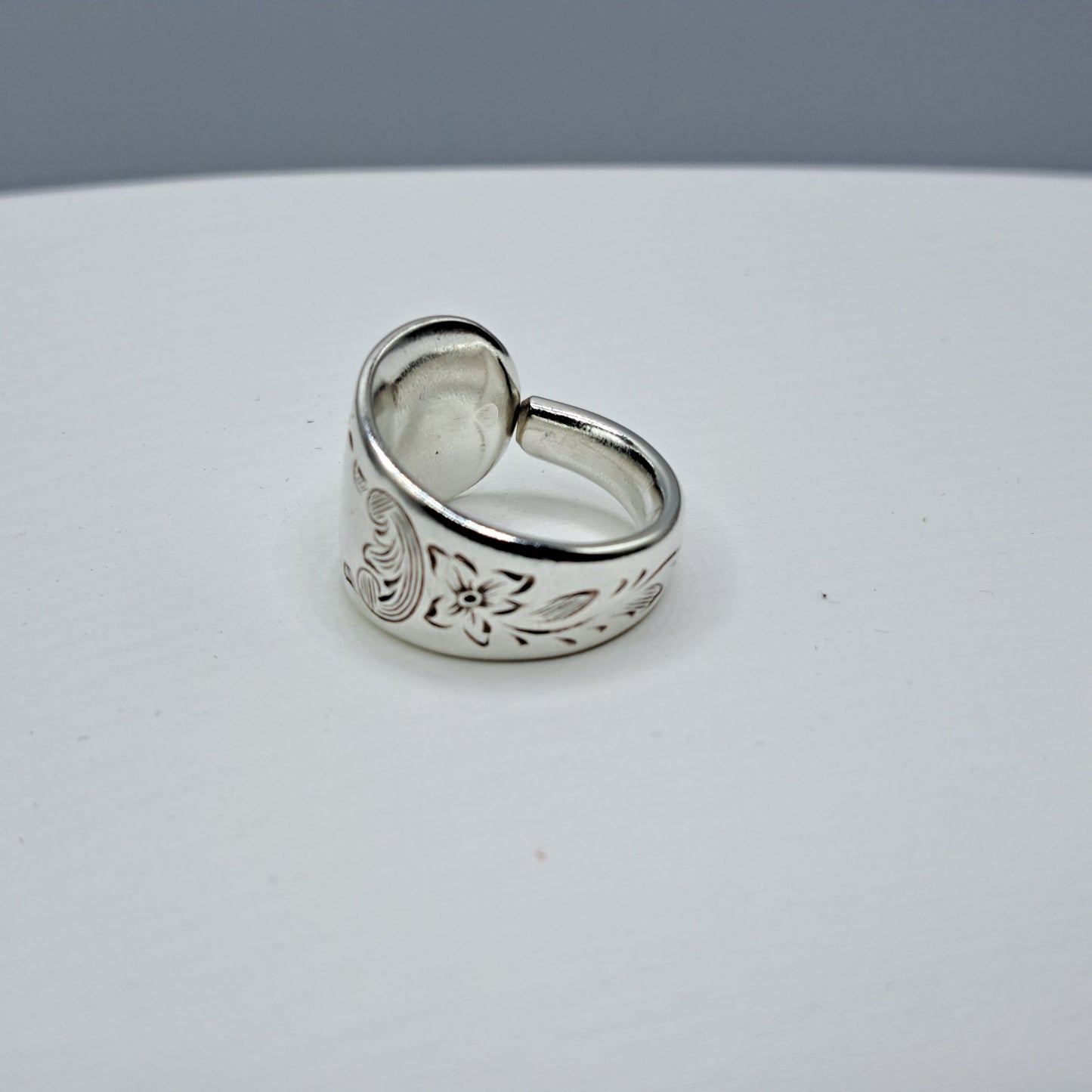 Handmade vintage spoon ring made from Queen Mary 1940 silverplate pattern size 4.75
