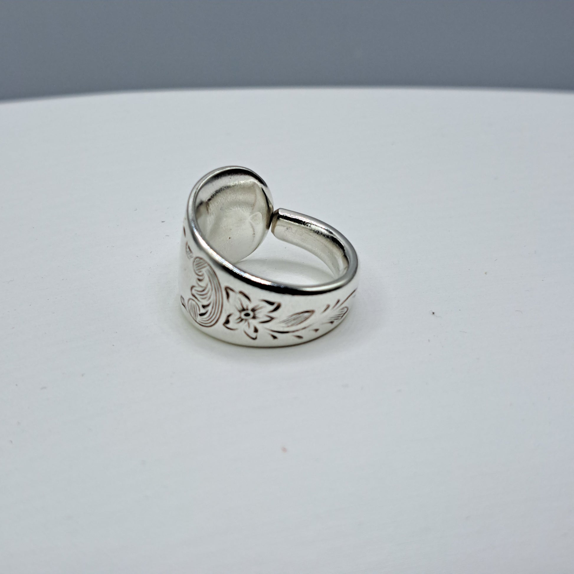 Handmade vintage spoon ring made from Queen Mary 1940 silverplate pattern size 4.75