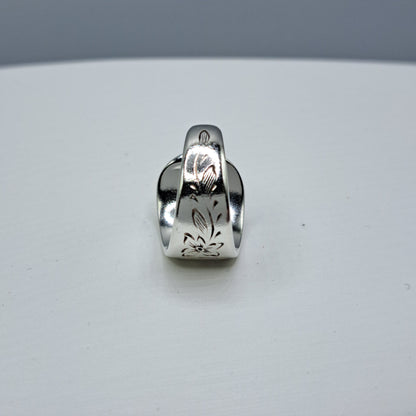 Handmade vintage spoon ring made from Queen Mary 1940 silverplate pattern size 4.75
