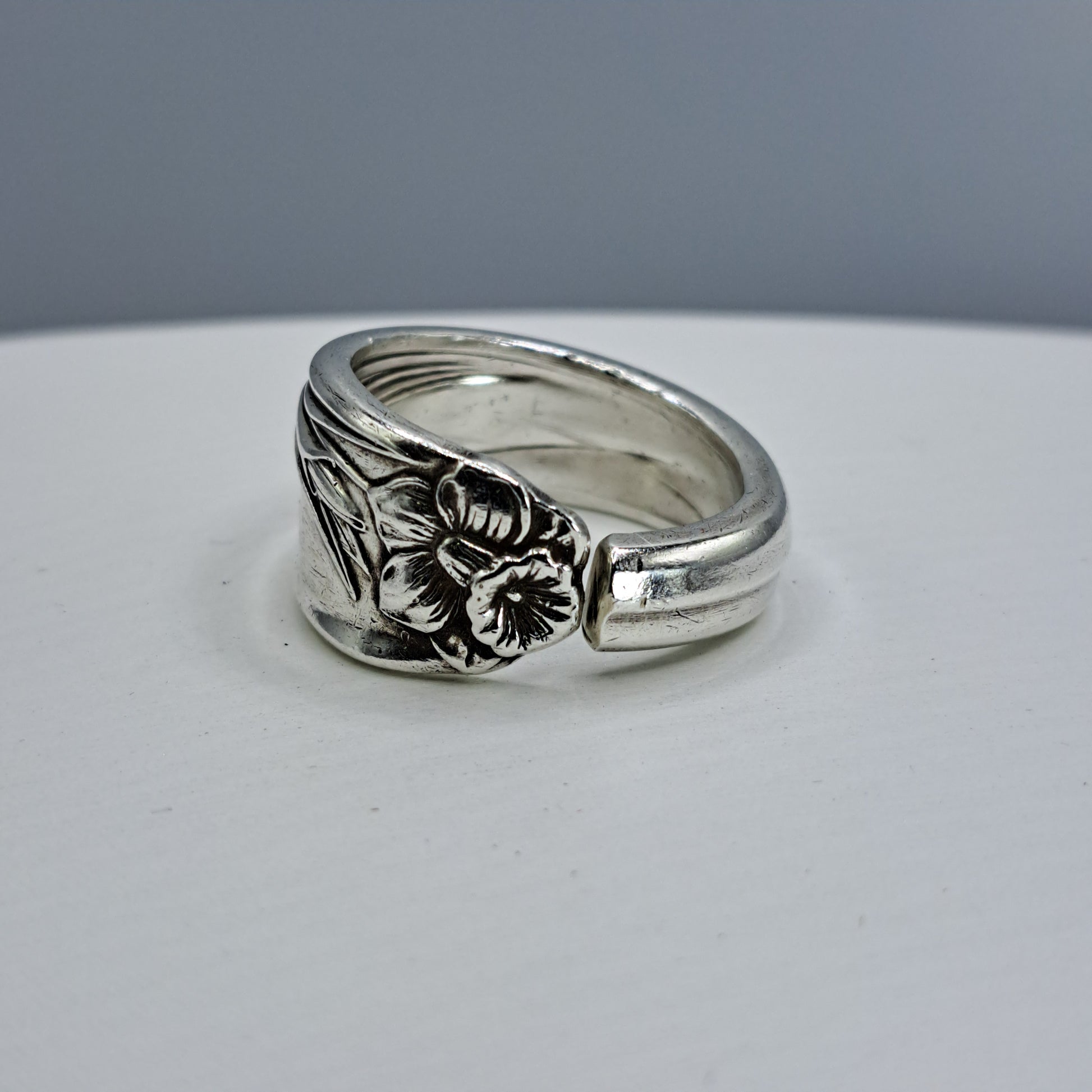 Handmade vintage spoon ring made from Daffodil 1950 silverplate pattern size 12.75