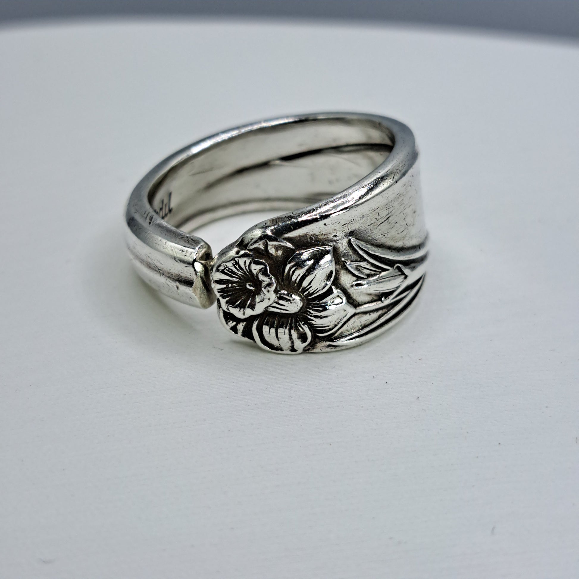 Handmade vintage spoon ring made from Daffodil 1950 silverplate pattern size 12.75